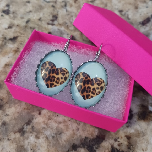 Jewelry - NWOT- Handmade Cheetah Heart Earrings